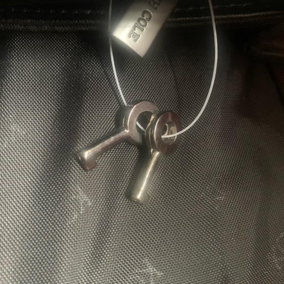 NEW Kenneth Cole Black Leather Laptop/Messenger Bag/Briefcase with Keys & Strap - Picture 10 of 16